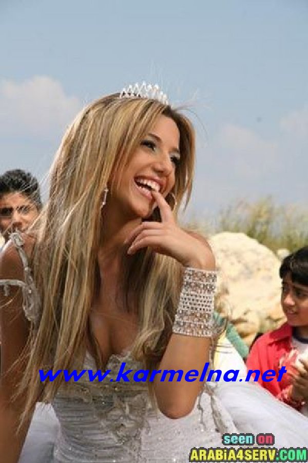  صور المطربة اللبنانية دانا